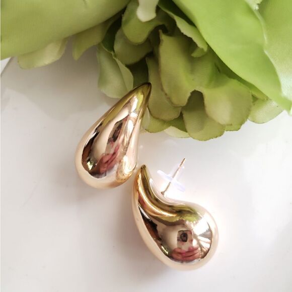 New! Anthro Petra Drop Earrings - Picture 7 of 12